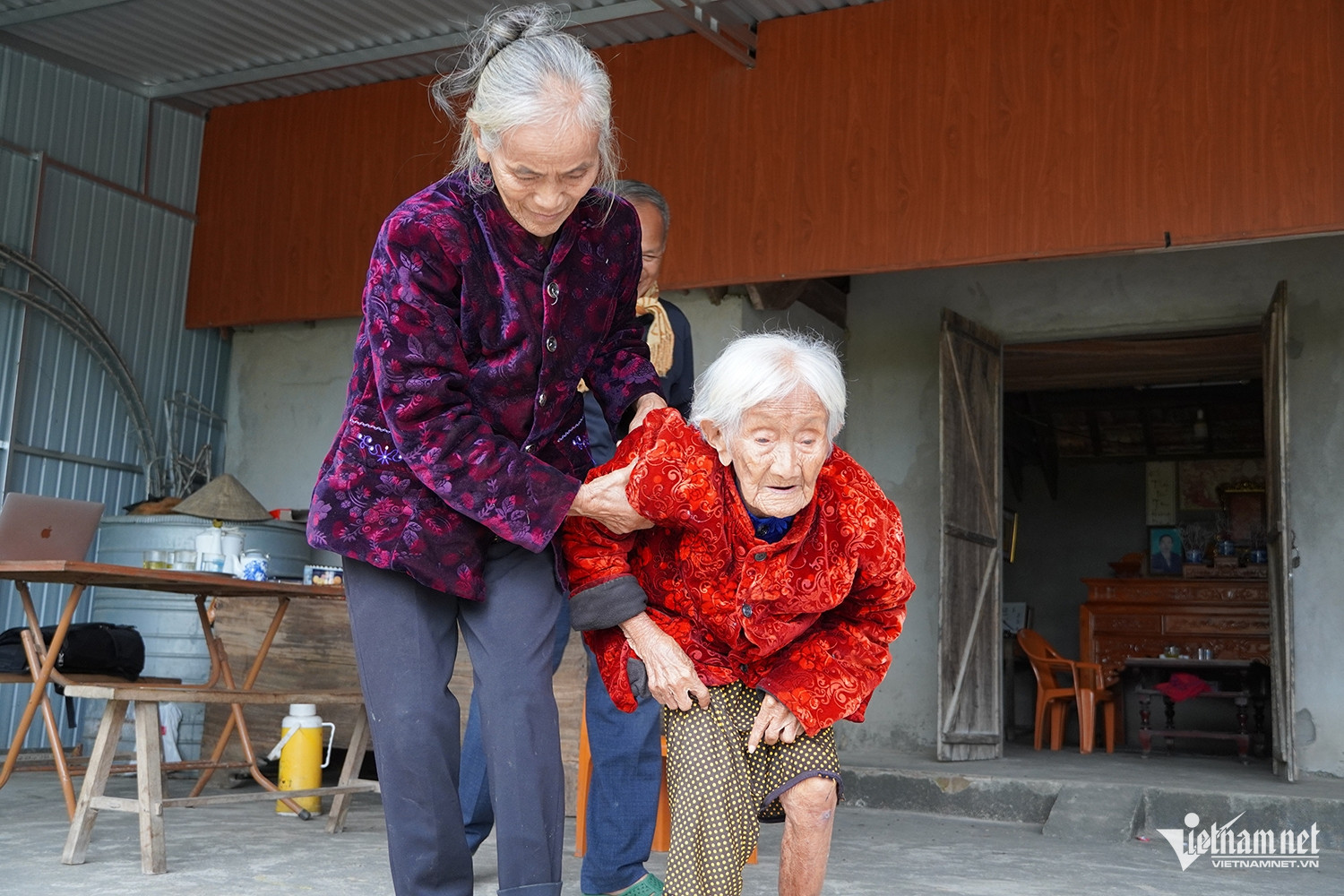 Cụ bà 115 tuổi ở Nghệ An từng được chuẩn bị hậu sự, 11 ngày sau hồi phục bất ngờ