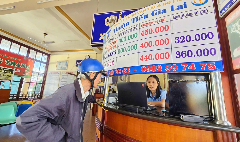 Nhà xe Thuận Tiến Gia Lai đang tăng khoảng 30% giá vé so với trước. Xang-dau-tang-doanh-nghiep-giam-chuyen-dieu-chinh-gia-2.jpg