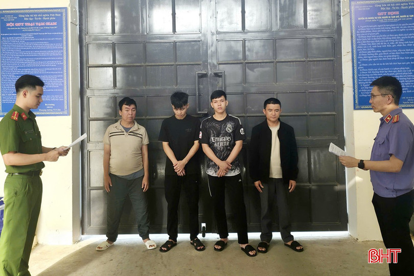 Thua bạc rồi cươ’p lại tiền, 8 đối tượng bị khởi tố