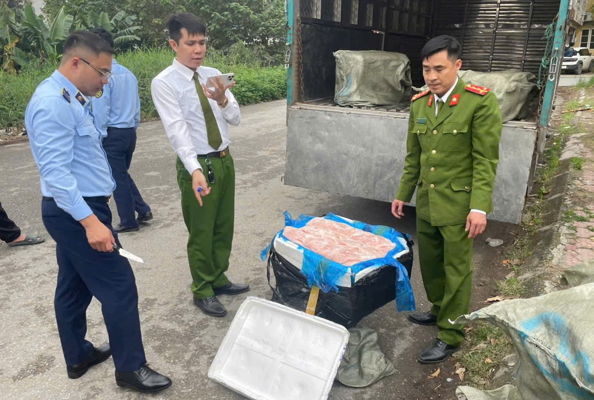 Kiểm tra, thu giữ 600 kg nầm lợn đông lạnh không rõ nguồn gốc tại Hưng Yên