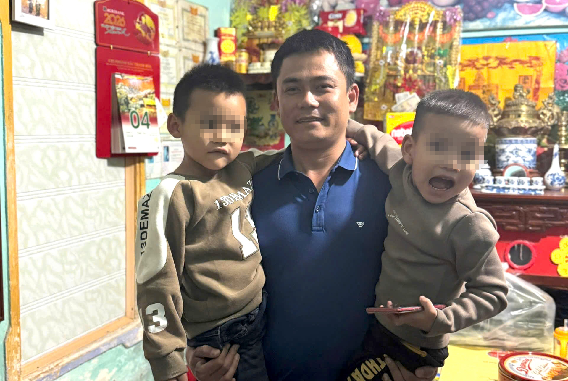 Đại úy Công an cứu sống 2 bé trai khỏi đuối nước tại thanh hóa - Ảnh 1.