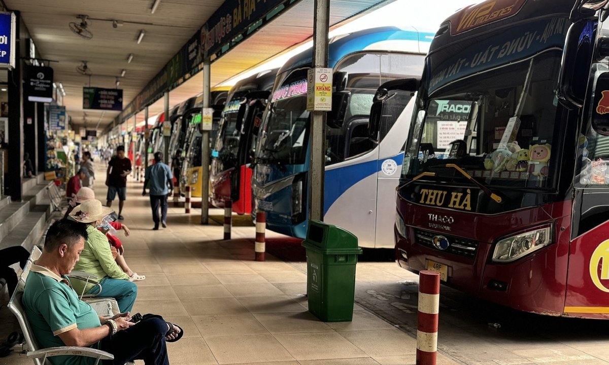 Vận tải đồng loạt tăng cước vì giá xăng dầu ‘leo thang’