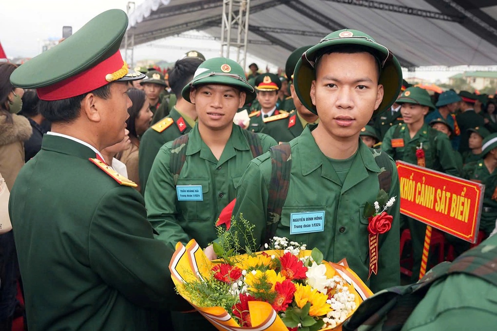 Nam thanh niên bị xử phạt hơn 60 triệu đồng vì trốn nhập ngũ - 1