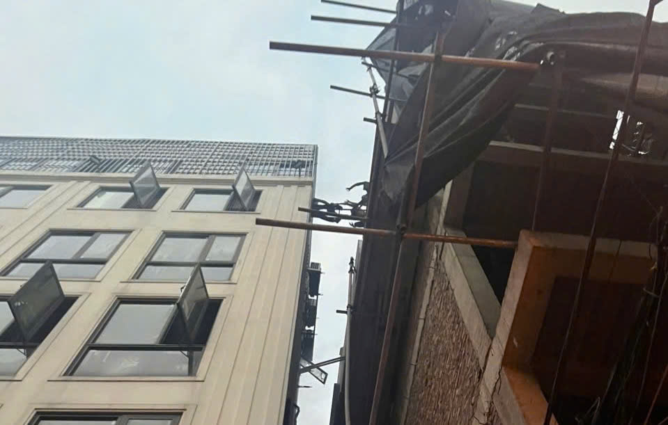 Người đàn ông kể giây phút bắc thang cứu 7 người trong vụ cháy ở Hà Nội- Ảnh 3.