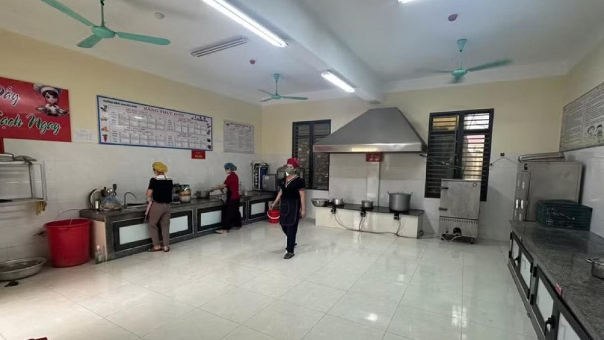Khu vực bếp ăn Trường mầm non Hòa Bình. Ảnh: Ngô Tiến.