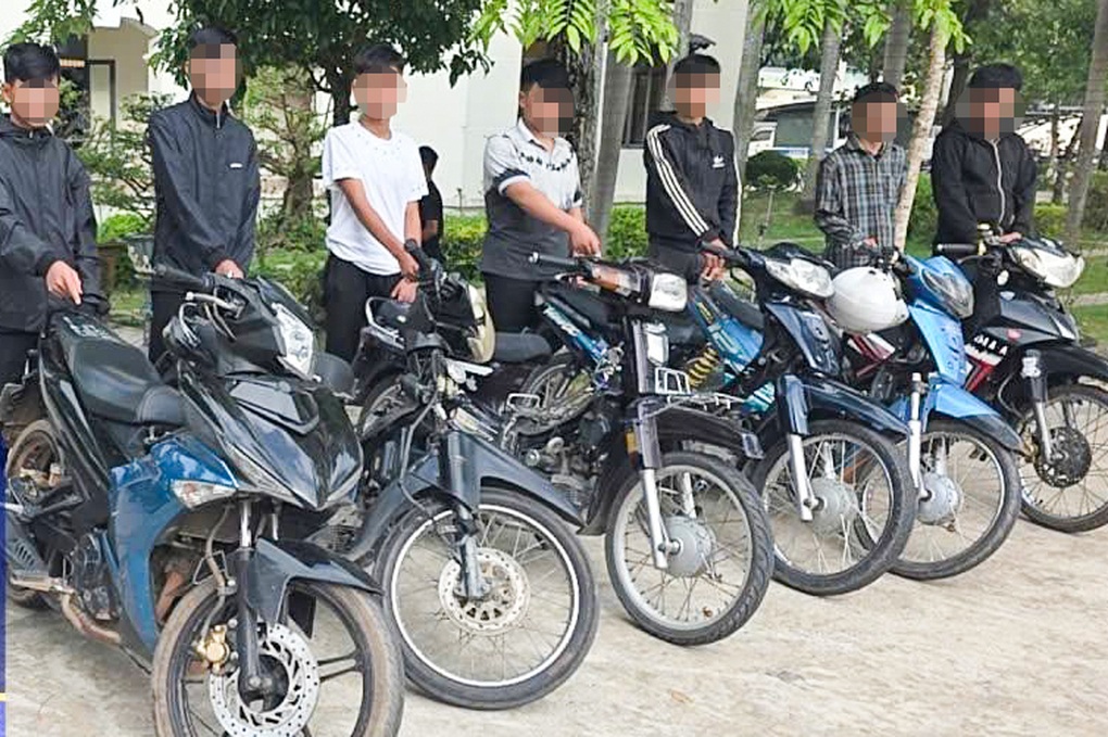 Xử phạt 6 thiếu niên chưa đủ tuổi lái xe máy đi săn mây ở Tây Ninh - 1