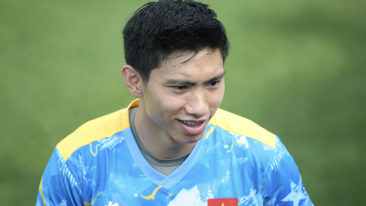 Văn Hậu thi đấu ở vị trí nào ở trận gặp Malaysia?