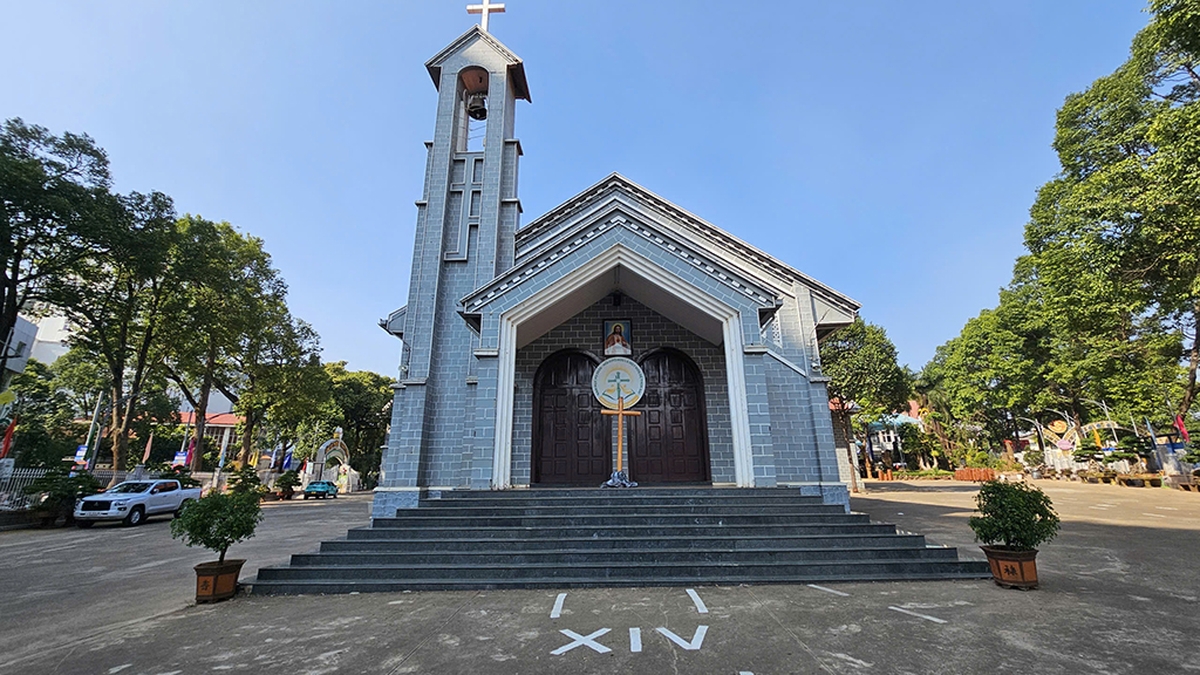 Nhà thờ Chính tòa Buôn Ma Thuột - kiến trúc nhà dài Ê Đê truyền thống