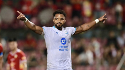 Xuân Son ghi bàn và kiến tạo giúp Nam Định thắng dễ Hà Tĩnh