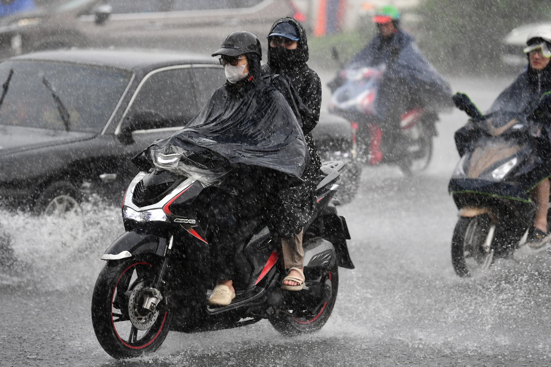 Miền Bắc đón thêm hai đợt mưa giông liên tiếp từ nay đến 30/4