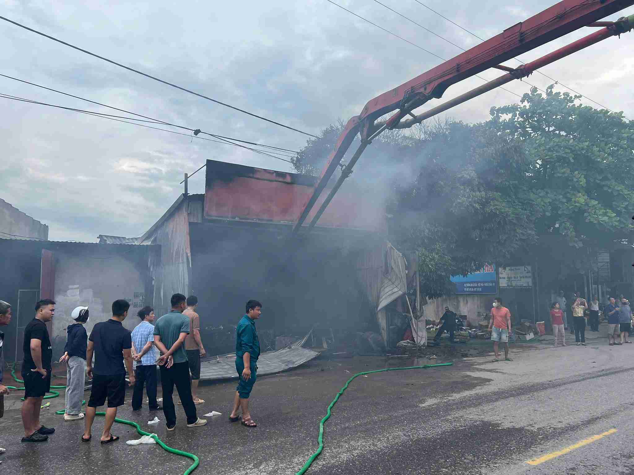 Cháy lớn tại xã Việt Tiến (Hưng Yên), xưởng kinh doanh bị thiêu rụi. Ảnh: Xã Việt Tiến