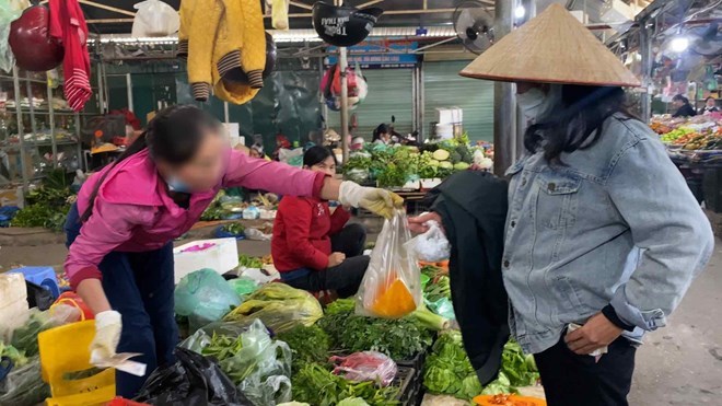 Đến mua hàng tại chợ được quyền yêu cầu người bán cấp hóa đơn