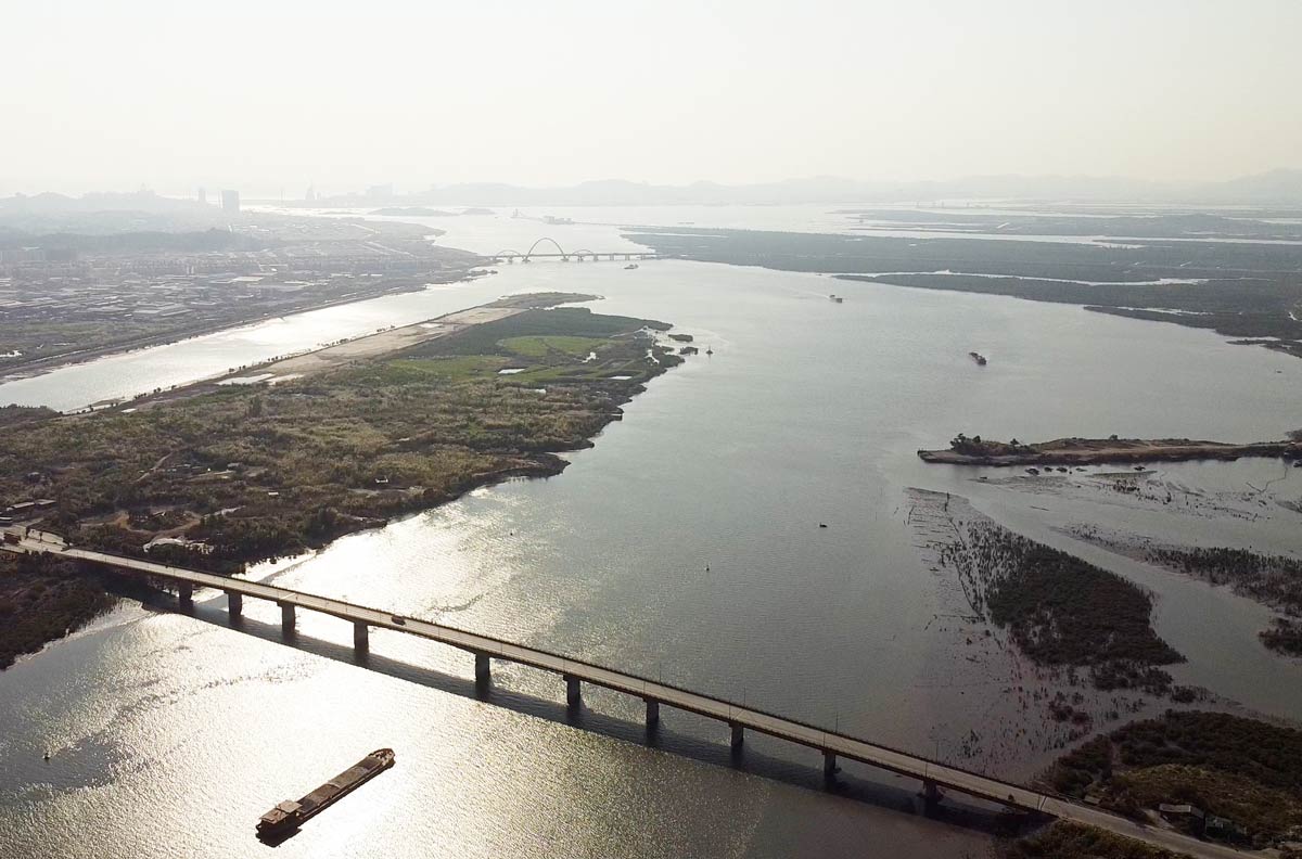 Toàn cảnh vịnh Cửa Lục. Ảnh: Đoàn Hưng