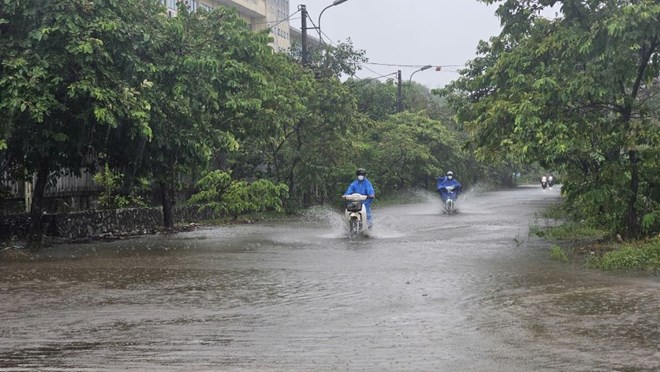 Cảnh báo 2 tỉnh có mưa to, nguy cơ thời tiết nguy hiểm trong 6 giờ tới