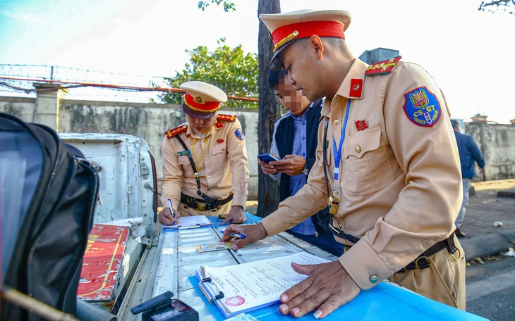 Đề xuất sửa đổi Nghị định 168: Vì sao cảnh sát được phạt tại chỗ đến 7,5 triệu đồng? - Ảnh 2.