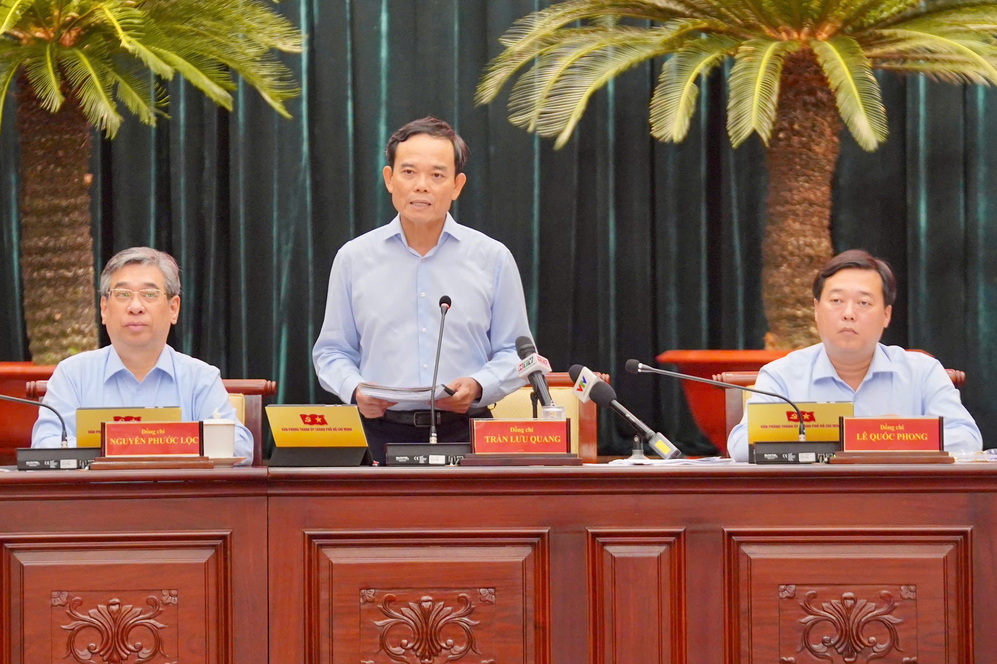 Bí thư Thành ủy TPHCM Trần Lưu Quang: Thành phố sẽ miễn phí xe buýt- Ảnh 1.