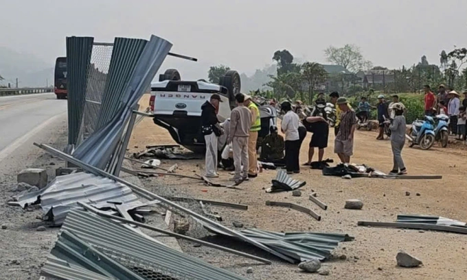 Hiện trường vụ tai nạn chiều 3/3 trên cao tốc Nội Bài - Lào Cai. Ảnh: Xuân Hoa