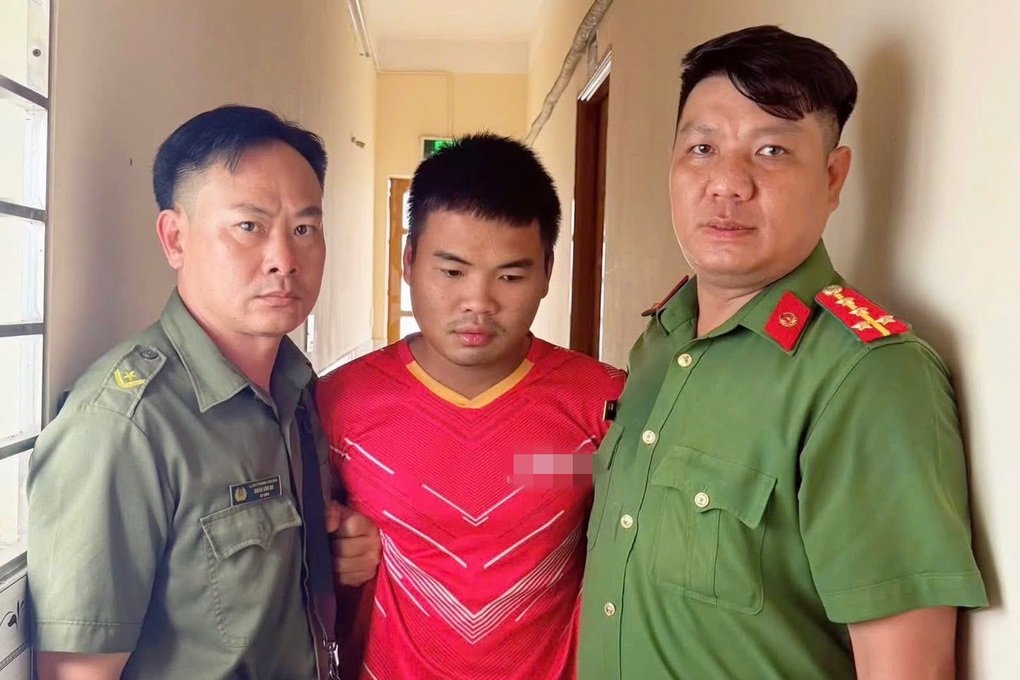 Thanh niên cầm dao đe dọa chủ quán hủ tiếu, cướp xe máy ở TPHCM - 1