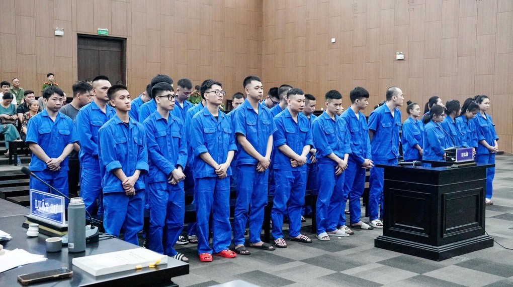 Bay lắc cùng 2 tiếp viên, cựu phó chủ tịch phường ở Hà Nội lĩnh 7 năm tù - 2