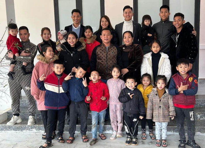 Cặp vợ chồng ở Nghệ An sinh 16 người con, nhà toàn biệt thự, tiết lộ bí quyết càng đẻ càng giàu- Ảnh 2.