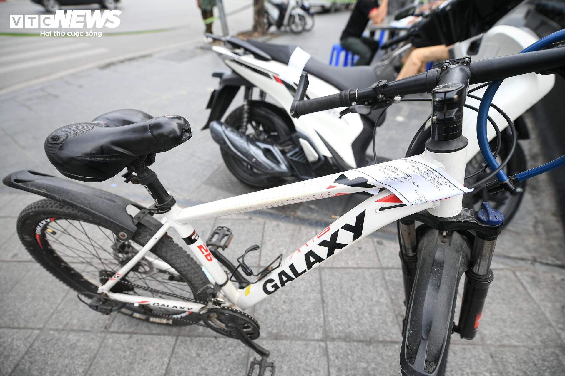 Uống 1 lon bia, người đàn ông ở Hà Nội đi xe đạp ra đường bị xử phạt - 7