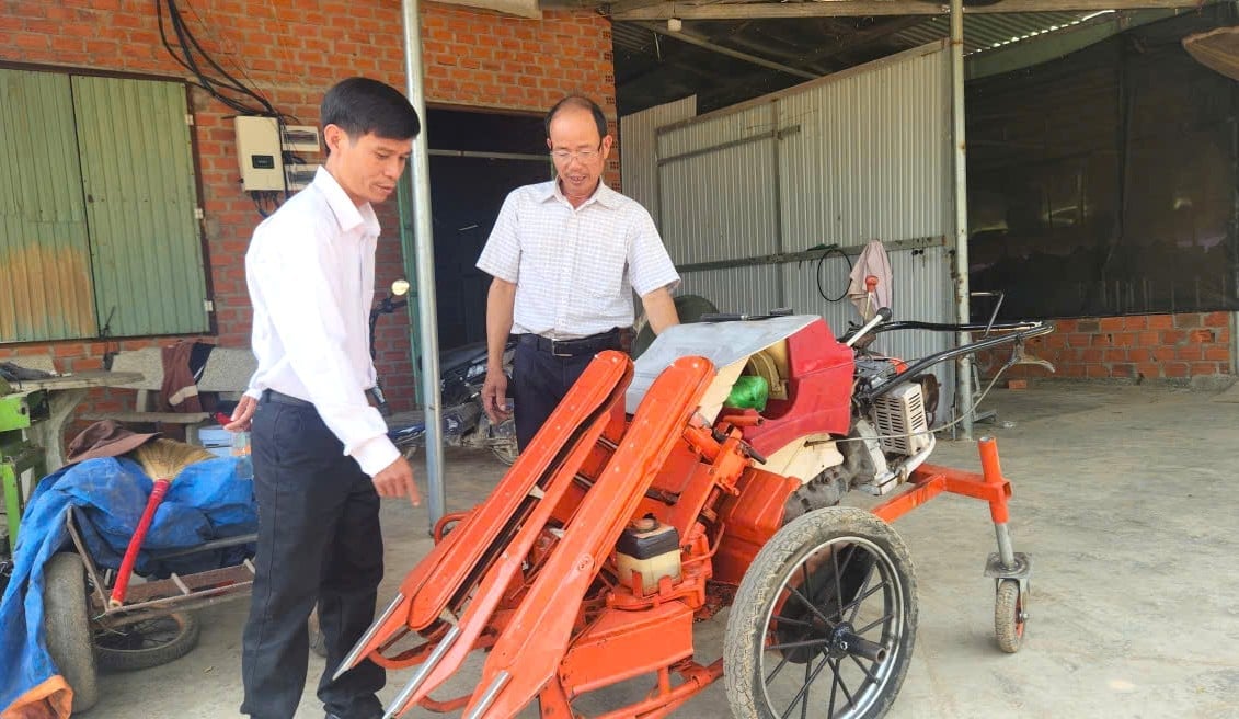 HTX Dâu tằm Chư A Thai đầu tư máy cắt lá dâu giúp nông dân giảm chi phí, nâng cao hiệu quả sản xuất. Ảnh: Tuấn Anh. HTX Dâu tằm Chư A Thai đầu tư máy cắt lá dâu giúp nông dân giảm chi phí, nâng cao hiệu quả sản xuất. Ảnh: Tuấn Anh.