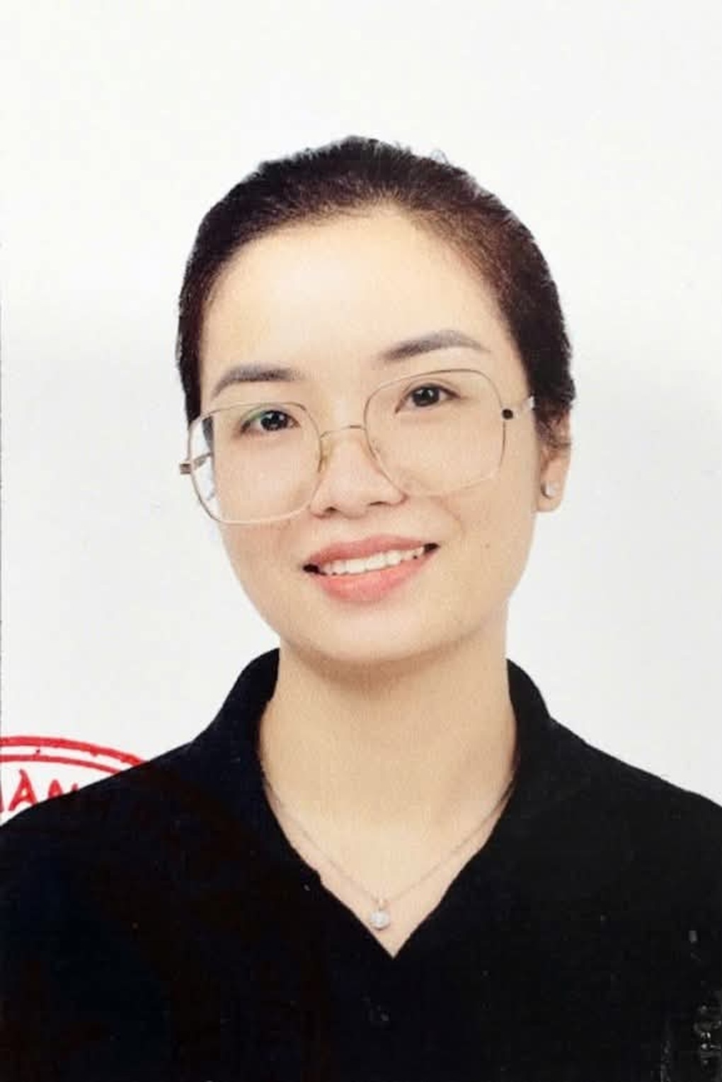 Công an Hà Nội truy tìm người phụ nữ bị tố lừa đảo khoảng 60 tỷ đồng - 1