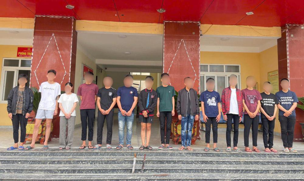 Ngăn chặn kịp thời nhóm thanh thiếu niên chuẩn bị kiếm và dao phóng lợn để đua xe trái phép - Ảnh 1.