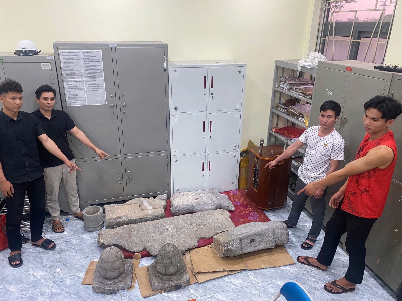 Hưng Yên: Bắt nhóm thanh niên trộm cắp cổ vật ở chùa Nôm- Ảnh 1. Hưng Yên: Bắt nhóm thanh niên trộm cắp cổ vật ở chùa Nôm- Ảnh 1.