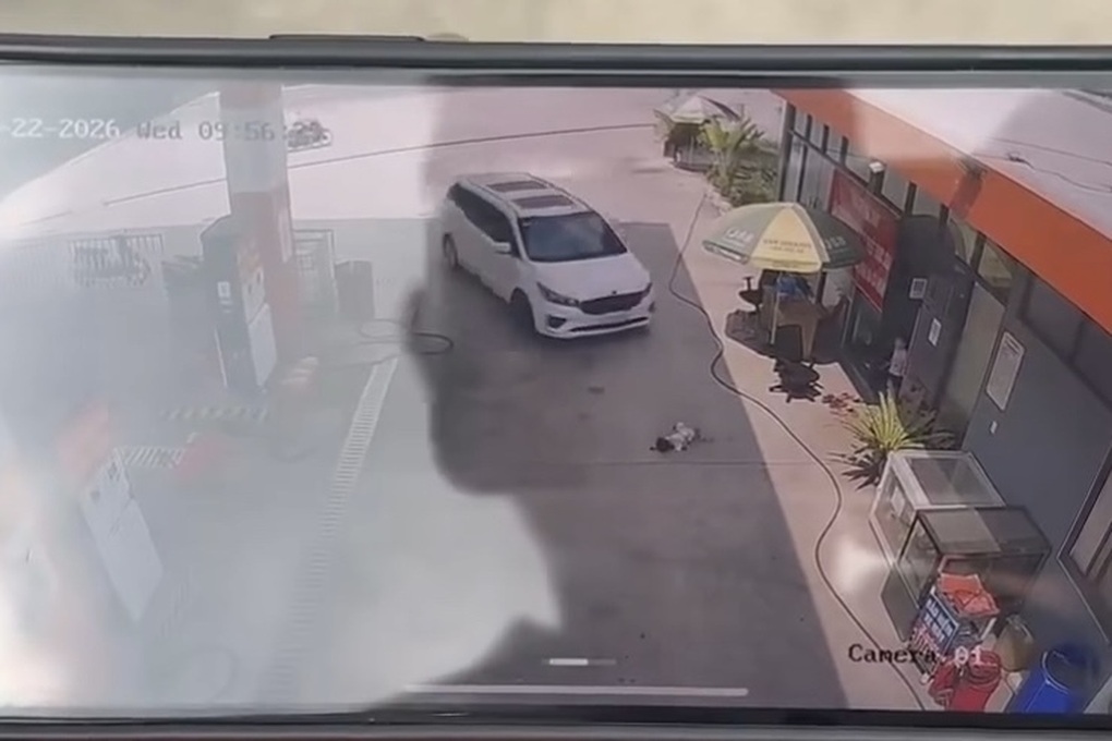 Ô tô cán bé gái 2 tuổi tử vong tại cây xăng ở TPHCM - 1