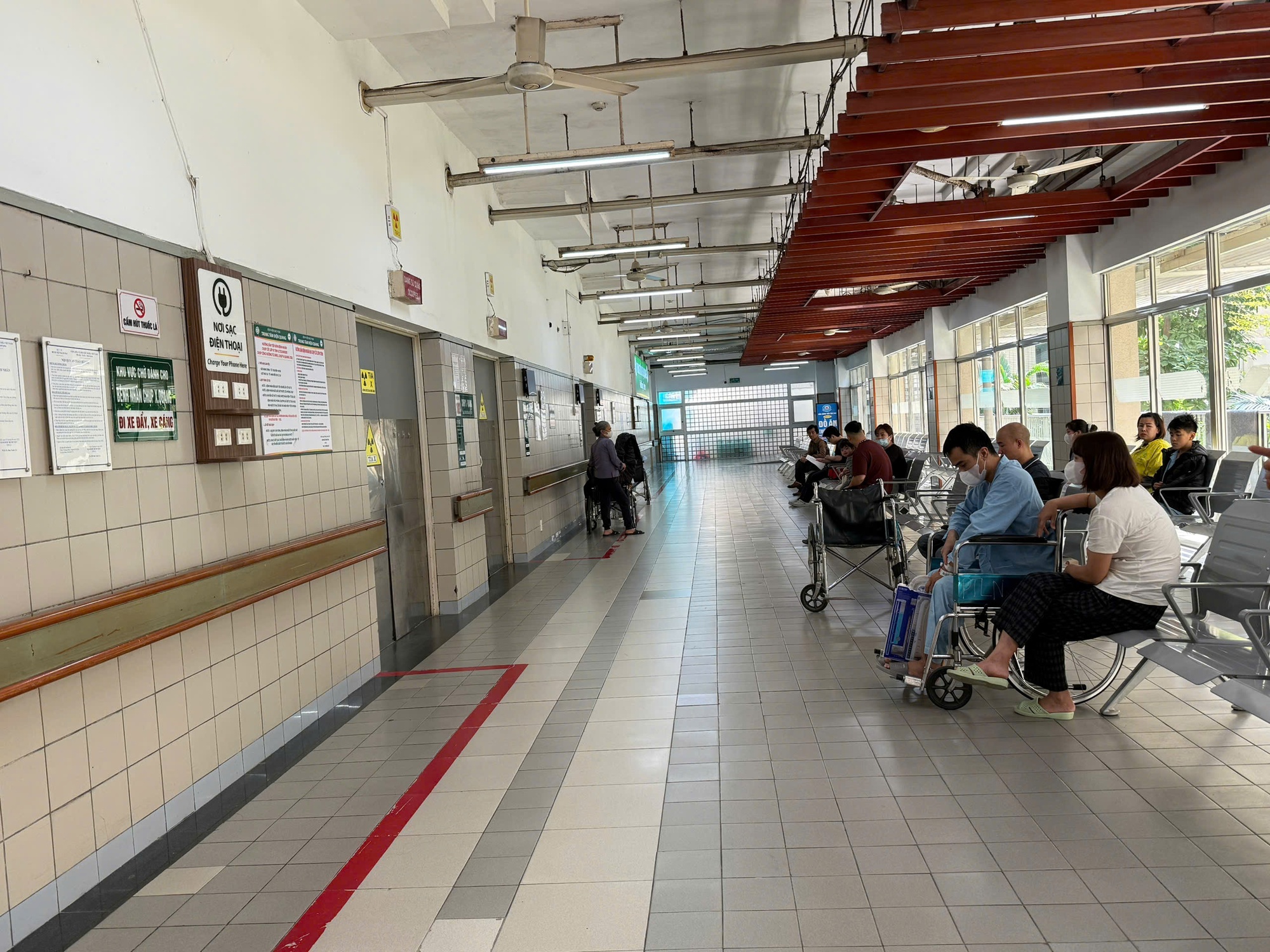 Đề xuất phạt từ 10 đến 30 triệu đồng khi phát tán thông tin khám chữa bệnh sai lệch- Ảnh 1.