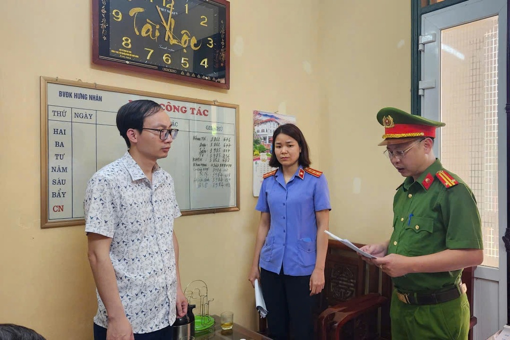 Phó Giám đốc Bệnh viện Đa khoa Hưng Nhân bị khởi tố - 1