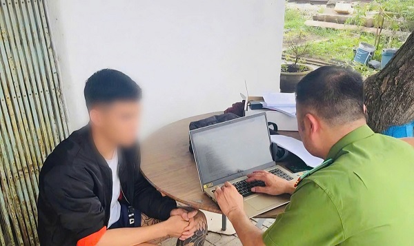 Bắt khẩn cấp đối tượng điều khiển xe tông cán bộ CSGT bị thương - Ảnh 1.