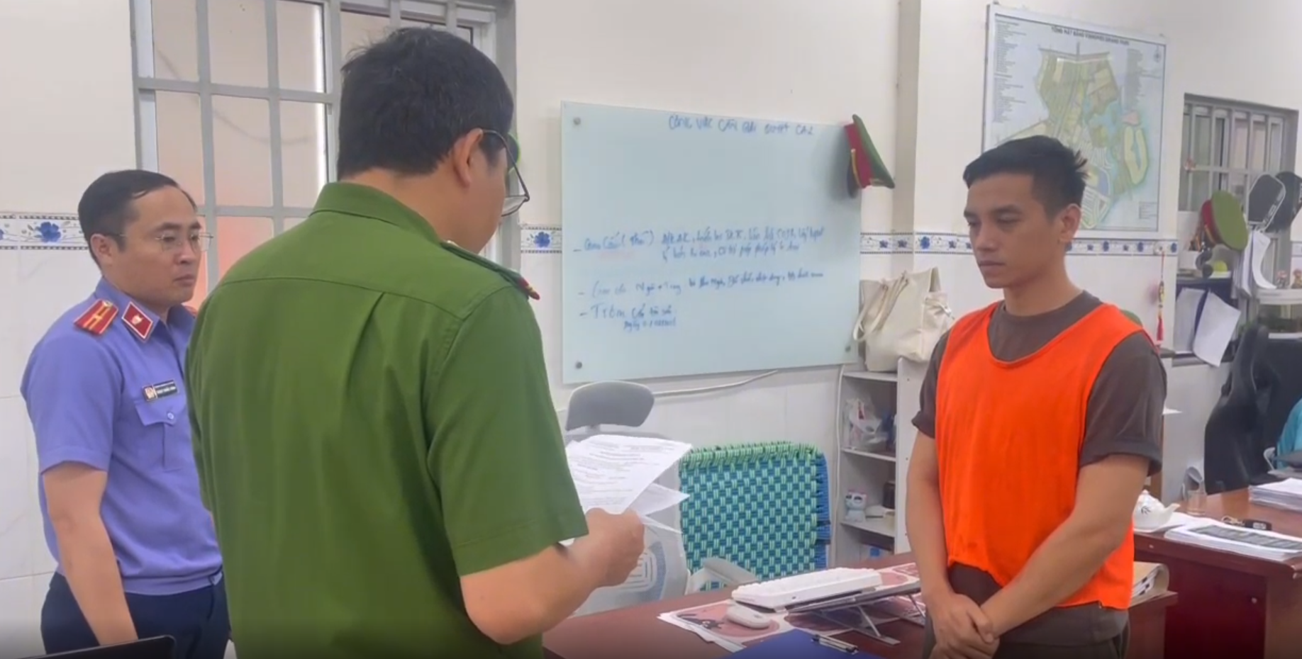 Công an TP.HCM khởi tố TikToker 'Master Dũng Văn' lừa đảo tâm linh, chiếm đoạt tài sản- Ảnh 1.