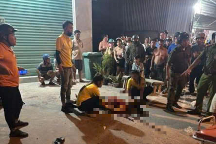 Truy xét nghi phạm đâm người sau cự cãi trên xe đưa rước công nhân.