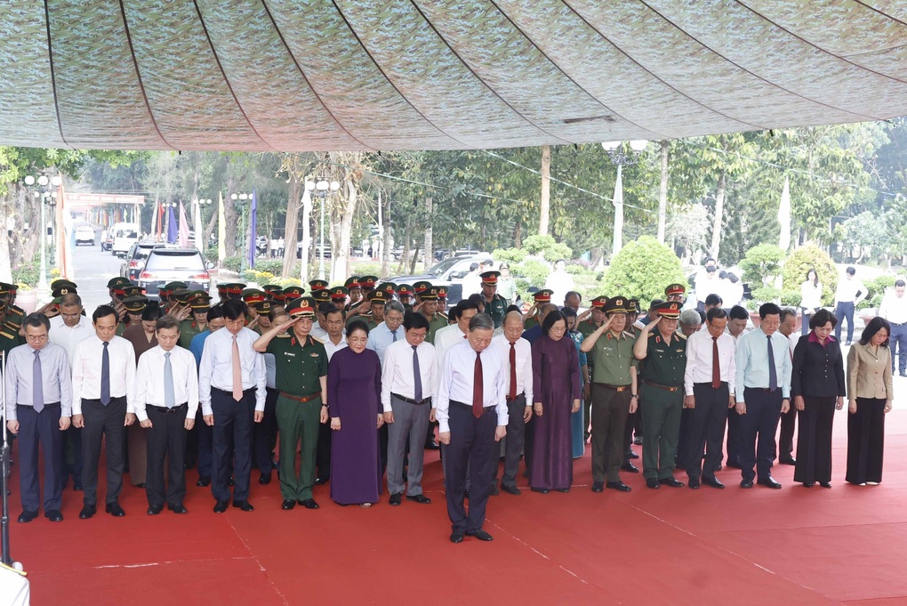 Tổng Bí thư, Chủ tịch nước Tô Lâm dâng hương anh hùng liệt sỹ tại Tây Ninh - 1