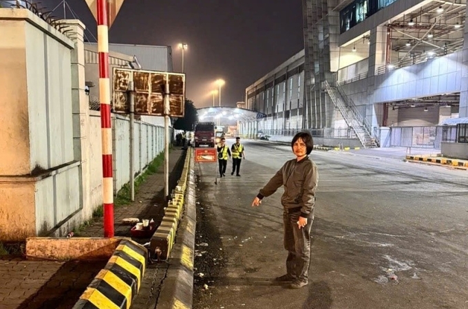 Bị can Nguyễn Thị Thúy tại nơi xảy ra sự việc. Ảnh: Công an cung cấp