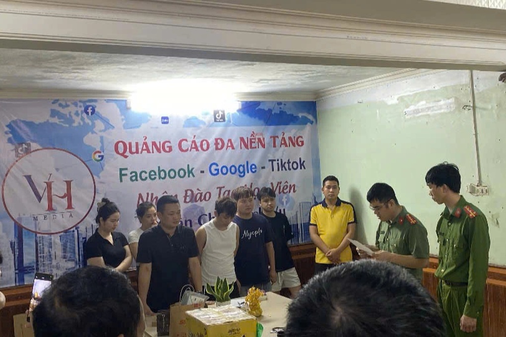 Thuê người đóng giả bệnh nhân, dựng video chữa bệnh gia truyền 4 đời - 1