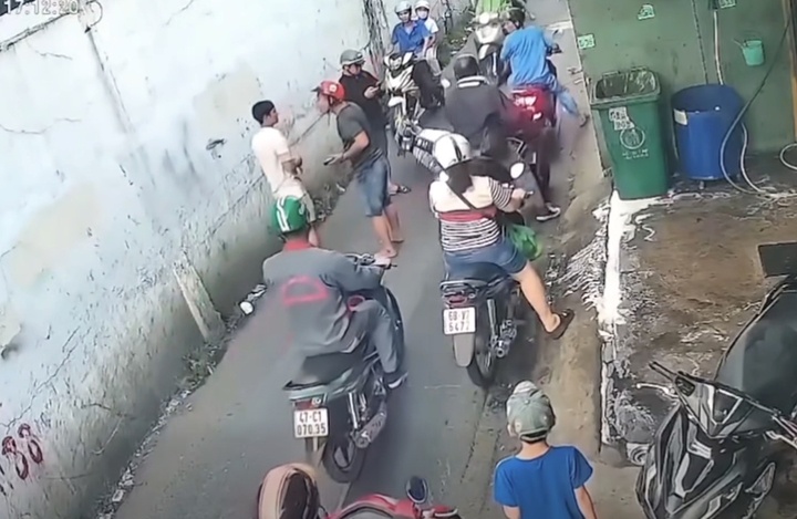 Cong ty TBS, Chu tich TBS, Giam doc TBS, Nhan vien TBS anh 1