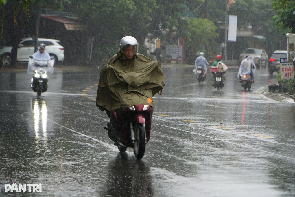 Mưa dông diện rộng từ Nghệ An đến Quảng Ngãi - 1