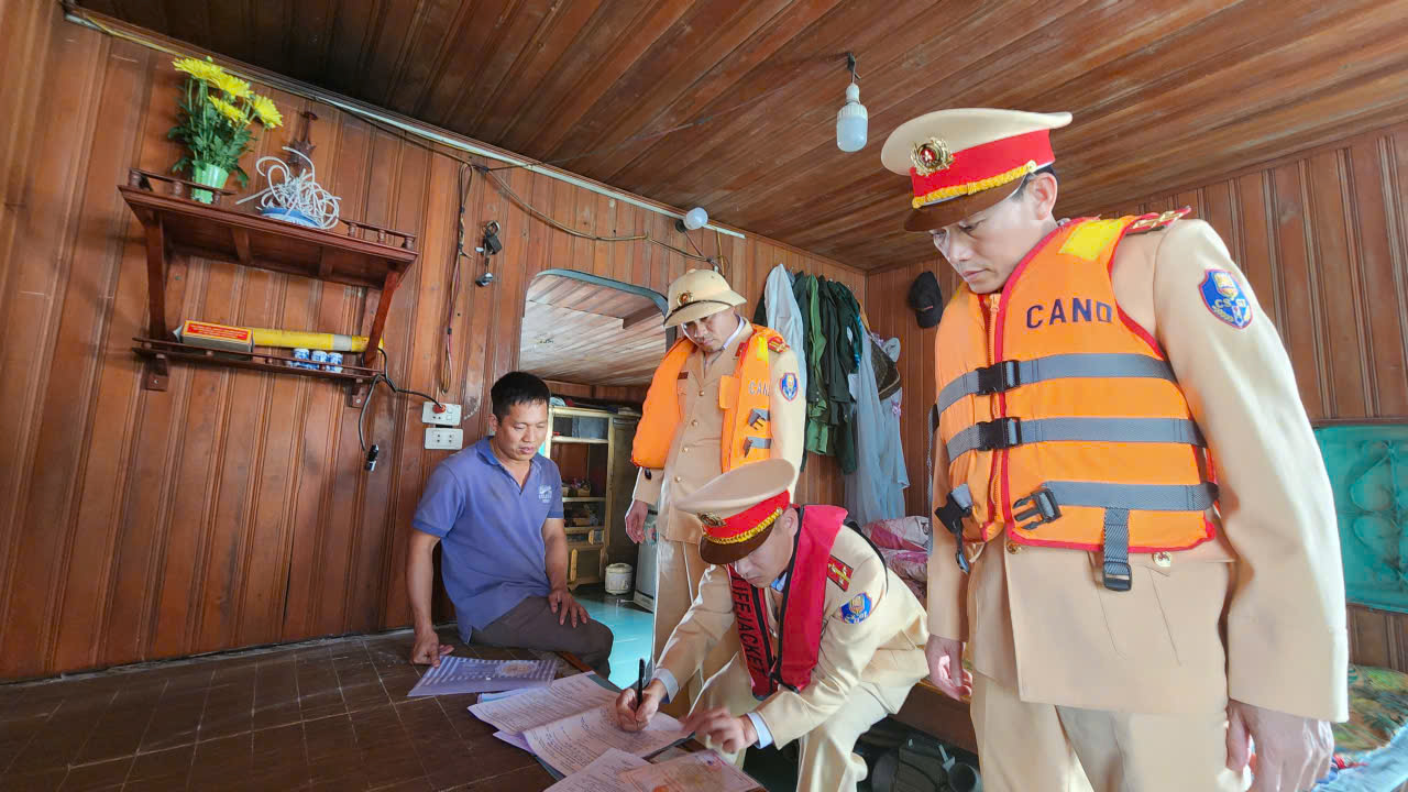 Phú Thọ: Gần 19.000 trường hợp vi phạm giao thông, phạt hơn 43 tỷ đồng trong một tháng- Ảnh 1.