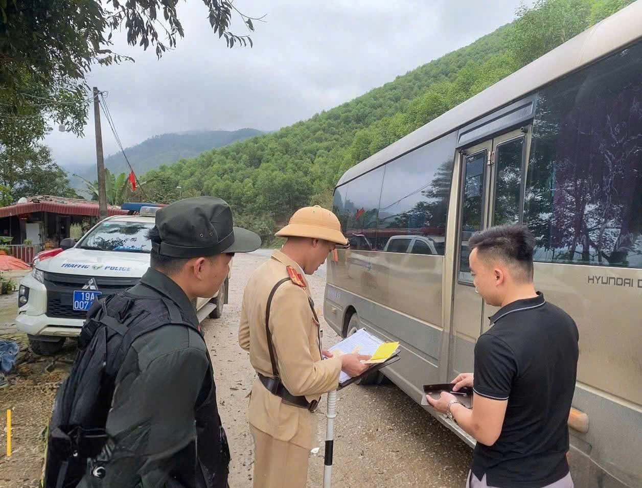 Phú Thọ: Gần 19.000 trường hợp vi phạm giao thông, phạt hơn 43 tỷ đồng trong một tháng- Ảnh 2.