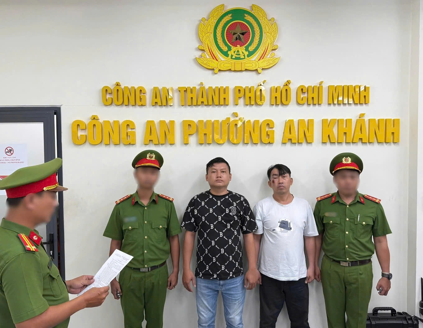 Công an TPHCM bắt giam 2 người đánh nhau vì tiếng còi xe gây rối trật tự công cộng - Ảnh 1.
