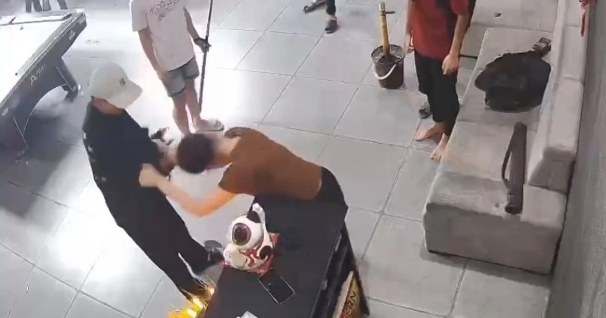 Xác minh người đàn ông hành hung phụ nữ tại quán bi a