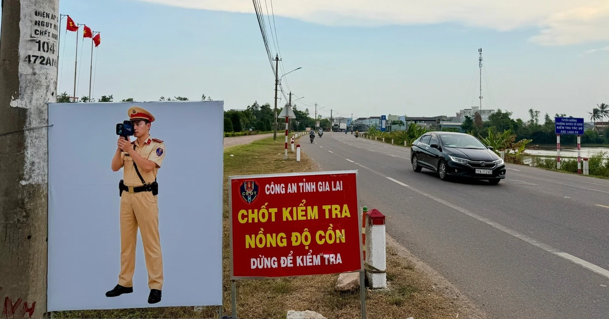 Đặt hình ảnh CSGT bắn tốc độ tại các “điểm nóng” để nhắc nhở người đi đường