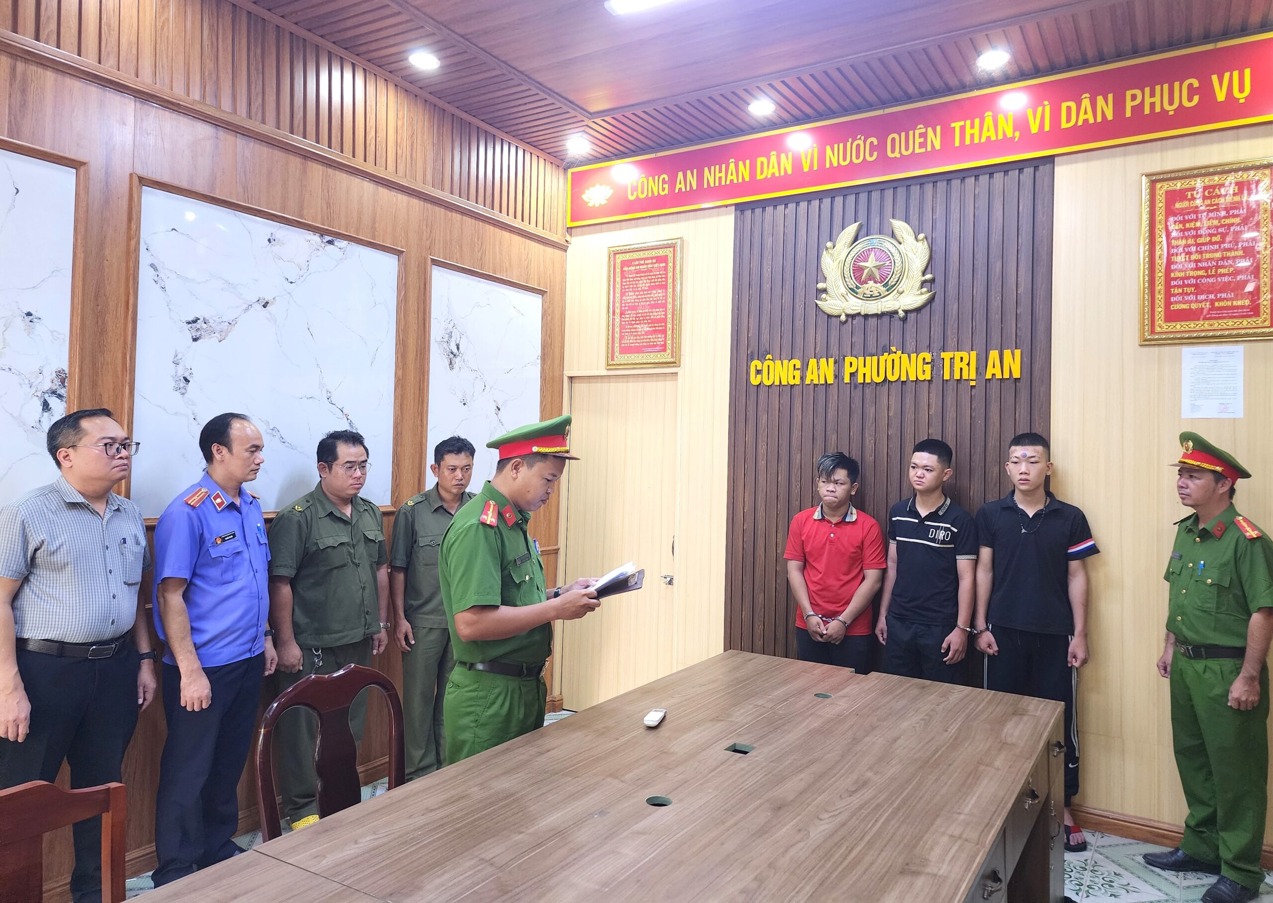 Khởi tố 4 đối tượng dùng “bom xăng” tấn công nhà dân do mâu thuẫn cá nhân