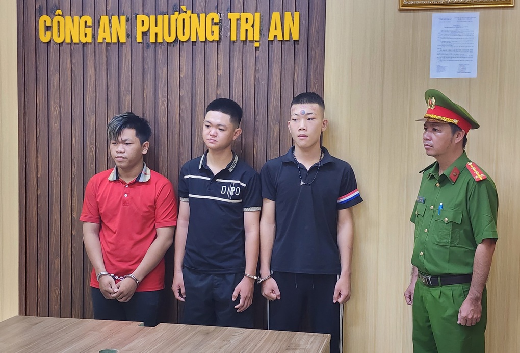 Khởi tố 4 đối tượng ném bom xăng vào nhà dân ở Đồng Nai - 1
