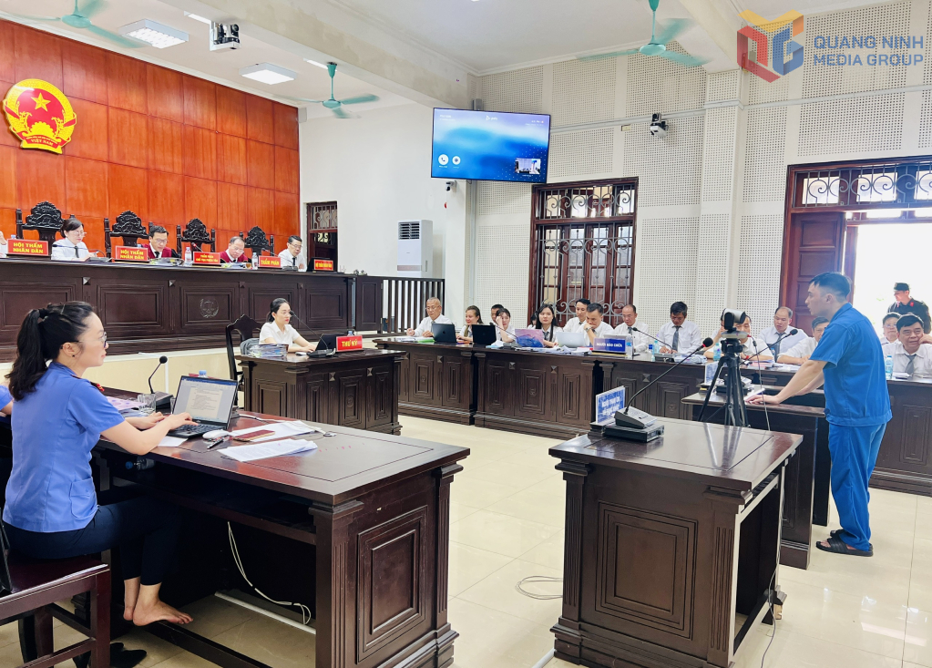 HĐXX tiếp tục xét hỏi các bị cáo.