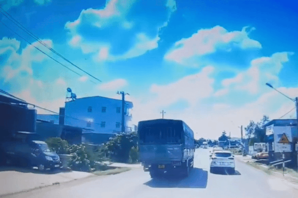 Bắt tạm giam tài xế xe tải vượt ẩu, tông nữ sinh lớp 9 tử vong - 2