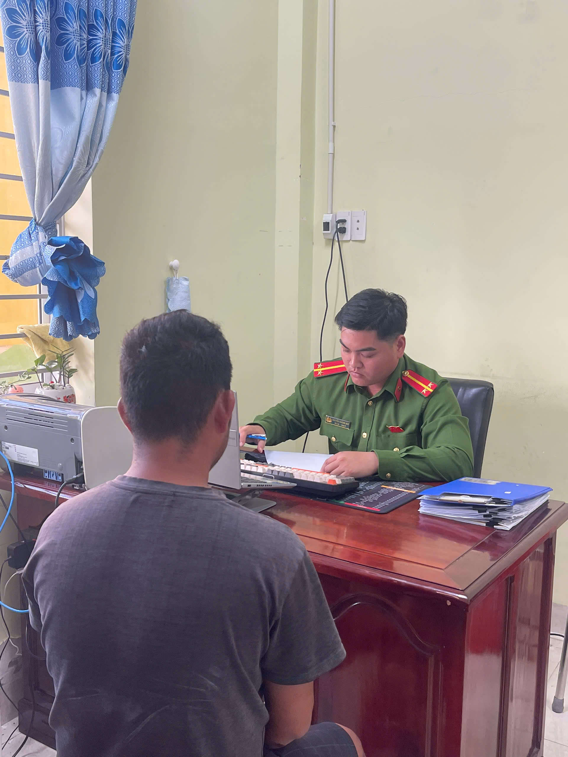 Công an xã Tân Tập truy xét nhanh đối tượng sàm sỡ, quấy rối trên địa bàn